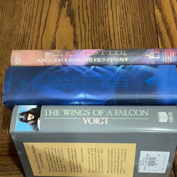 3 novels:Wings of a Falcon,HarryPotter Order of the Phoenix & Sorcerer’s Stone - Picture 3 of 14